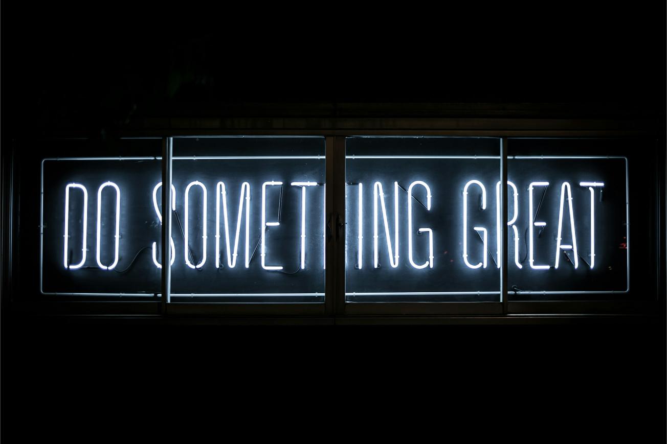 Neon Sign – Do Something Great – Your Photo Assistant – Your Photo Assistant Neon sign displaying the words “Do Something Great”